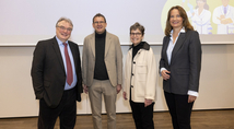 Freuen sich über die rege Teilnahme an der diesjährigen FoRUM-Tagung (v. l. n. r.): Prof. Dr. Ralf Erdmann, ehemaliger Forschungsdekan der Ruhr-Universität Bochum, Prof. Dr. Dirk Strumberg, Direktor der Medizinischen Klinik III des Marien Hospital Herne – Universitätsklinikum der Ruhr-Universität Bochum, Prof. Dr. Andrea Tannapfel, Dekanin der Medizinischen Fakultät der Ruhr-Universität-Bochum und Simone Lauer, Geschäftsführerin der St. Elisabeth Gruppe.