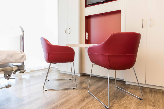 Sitzecke in einem der Wahlleistungszimmer des Marien Hospital Herne.