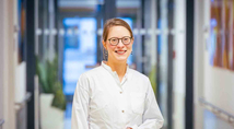 Dr. Nina Neuendorff, Oberärztin der Klinik für Altersmedizin und Frührehabilitation des Marien Hospital Herne – Universitätsklinikum der Ruhr-Universität Bochum, freut sich über den Förderpreis.