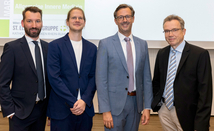 Informierten beim 9. Allgemeinmedizin Update über aktuelle Entwicklungen der Inneren Medizin: (v.l.n.r.) Dr. Benjamin Sasko, Leitender Oberarzt der Medizinischen Klinik II, Kardiologie / Angiologie, Dr. Sebastian Bertram, Oberarzt der Medizinischen Klinik I, Abteilung für Gastroenterologie, Prof. Dr. Timm Westhoff, Direktor der Medizinischen Klinik I und Dr. Johannes Schweinfurth, Leitender Arzt der Medizinischen Klinik I, Abteilung für Gastroenterologie, des Marien Hospital Herne – Universitätsklinikum der Ruhr-Universität Bochum.