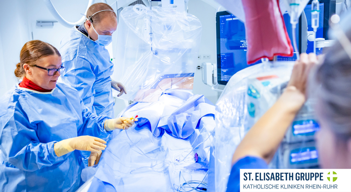 Team bei der Katheterablation im Katheterlabor