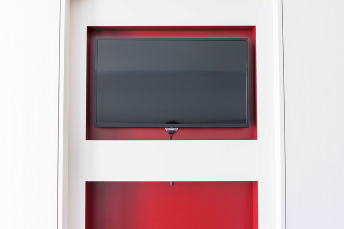 Moderner Fernseher der Wahlleistungszimmer des Marien Hospital Herne.