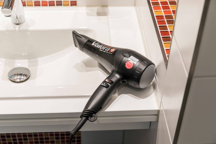 Fön im Badezimmer der Wahlleistungszimmer des Marien Hospital Herne.