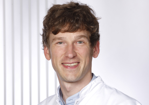 Dr. med. Samuel Uecker